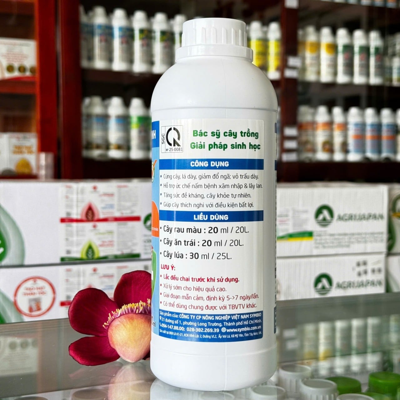 AKM của SYMBIO chai 1 lít, giúp ức chế nấm bệnh, dày lá