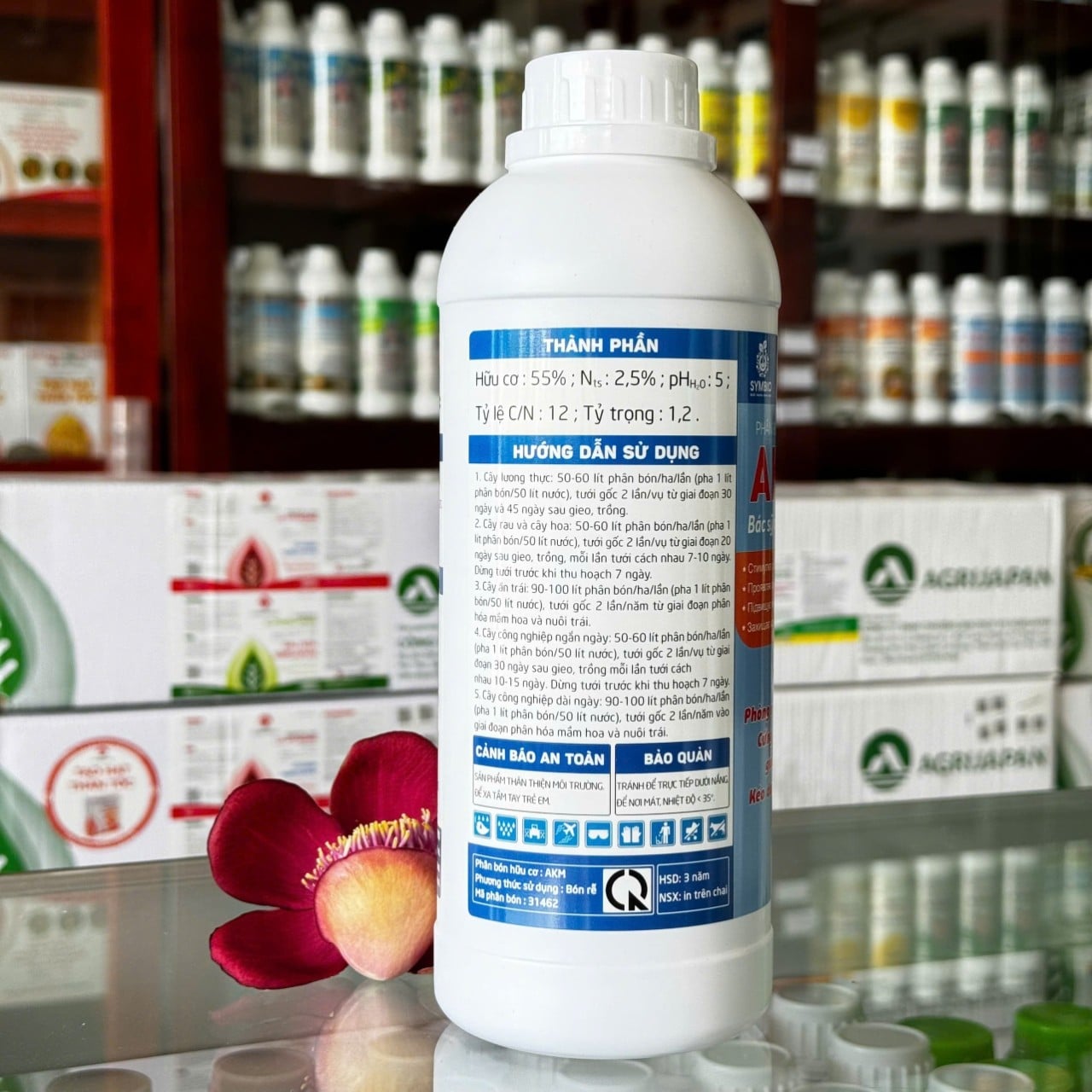 AKM của SYMBIO chai 1 lít, giúp ức chế nấm bệnh, dày lá